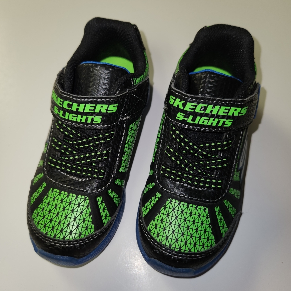 A120 Sketchers boys